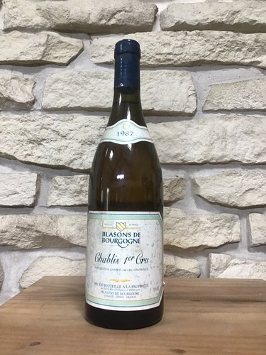 Une bouteille vin blanc - de,
