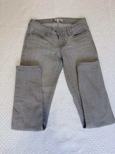 Levis demi curve - demi,