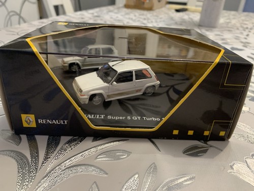 Universal hobbies renault - 1/43,