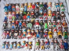 Lot de 75 personnages / figurines Playmobil + accessoires et animaux