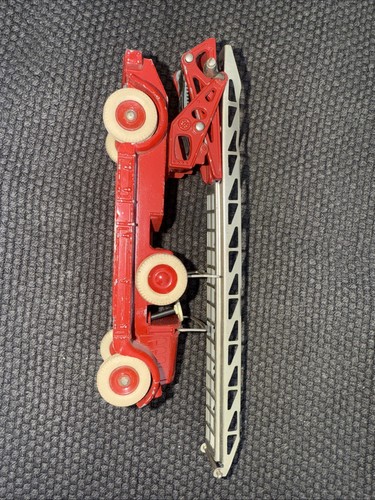 Dinky toys ancienne voiture - -dinky,