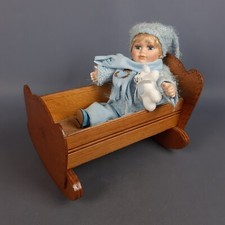Berceau Avec Poupée En