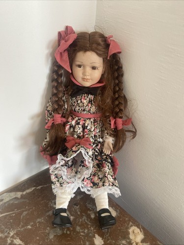 Poupée tête porcelaine - poupée, en