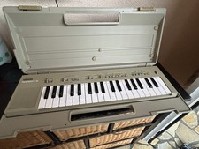 synthétiseur vintage Yamaha Porta Sound 