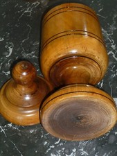 ANCIEN POT COUVERT SUR PIED EN