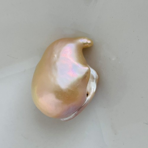 Très grande perle baroque - très,