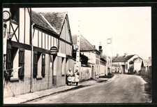 Old postcard Havelu, Une Rue, Renault Arret cars 