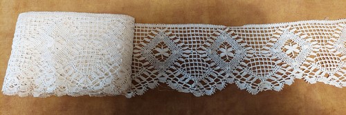 Dentelle aux fuseaux - , ancienne