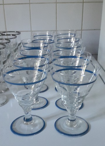 Grands verres pieds - grands,