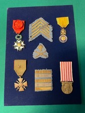 UN LOT GALON MÉDAILLES