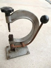 1 ) OUTIL ANCIEN, machine pour