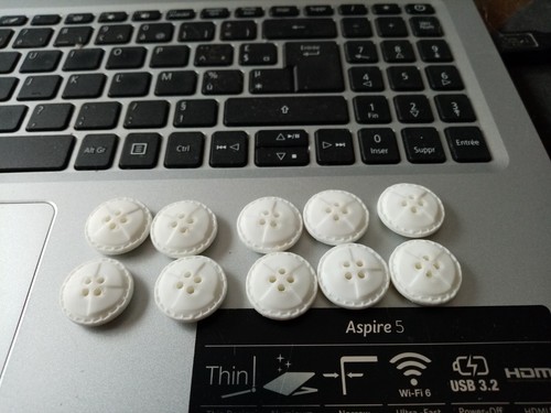 Boutons plastique blanc - 10,