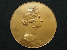 MEDAILLE BRONZE - C.VAN.DIONANT 70mm - ASTRID REINE DES BELGES 1905 - 1935