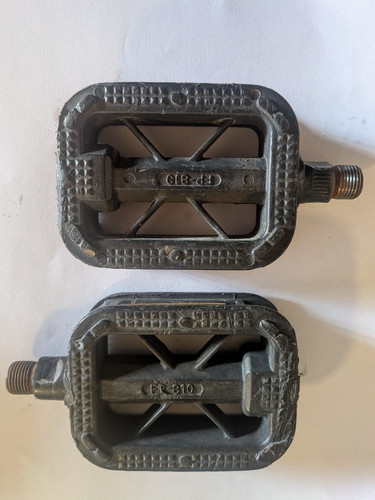 Paire pédales plastique - de,