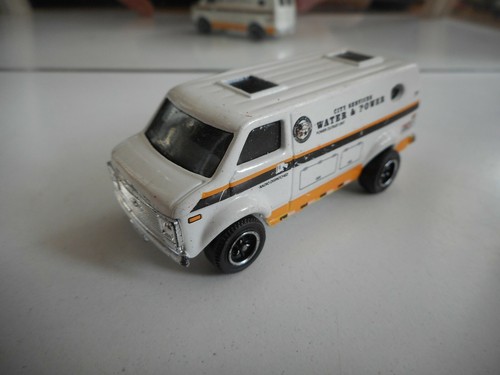 Matchbox chevy van white - chevy, in
