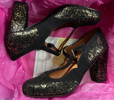 CHIE MIHARA SUEDE SHOES IN BLACK TEXTURED ACCENT IN GOLD T-STRAP  36 SPAIN NEW