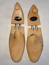 Paire embauchoirs en bois, formes à chaussures, marque Au soulier d'or", 43/44