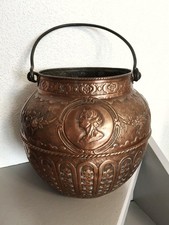 Seau ancien en cuivre repoussé finement décoré