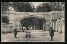 Old postcard Dreux, Le Château, Passerelle du Parc and former Corps de Garde 