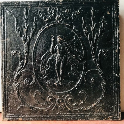 Plaque cheminée décor femme - plaque,