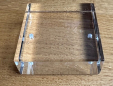 Présentoir Rectangulaire Acrylique massif exposition objets - 7 x 7 x 2,5 cm