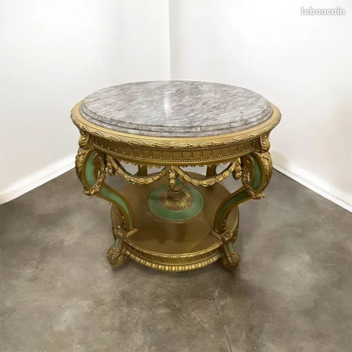 Une table ronde hêtre - ronde,