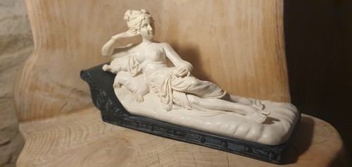 Statuette classique féminine - classique,