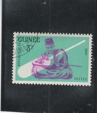 L6184 GUINEE TIMBRE N° Y&T 98 de 1962 " joueur de Koni " Oblitéré