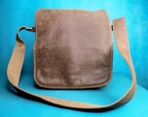 Sac arthur aston - arthur, messenger