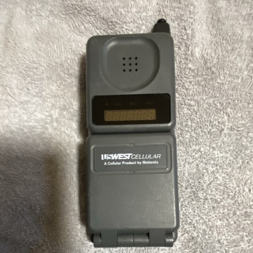 Motorola flip cell phone - motorola,