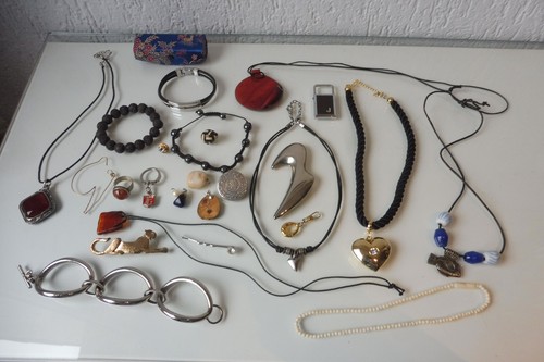 Lot bijoux fantaisie - de,