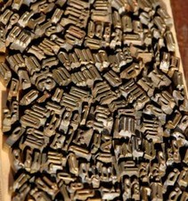 Lot de caractères à dorer police matériel de reliure dorure cuir bronze/laiton*