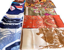 lot de foulards dont deux signés en soie