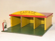 JOUET ANCIEN EN BOIS GARAGE