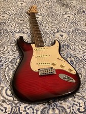 Fender Squier Strat Standard Stratocaster Crimson Burst FMT