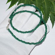 Collier fait main en jade vert