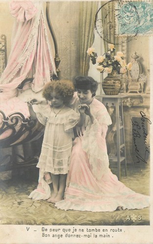 Maman habillant petite - cp,