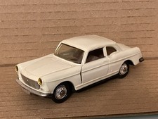 Jouet ancien Peugeot 404