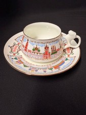 Très belle tasse en porcelaine russe Lomonosov représentant la ville de Moscou