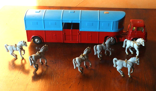 Camion cirque corgi - camion,