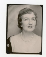 PHOTO PHOTOBOOTH photo booth, a woman painted lips dress neckline look high