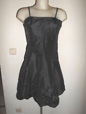COURTE ROBE BOULE DE SOIREE NOIR SATINE FINE BRETELLE REGLABLE FLEUR EN RELIEF M