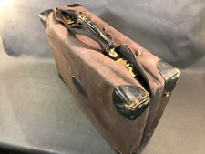 Ancienne petite valise en cuir et housse tissu gravée AS et couronne de qualité