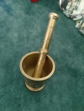 mortar and pestle in solid bronze weighs 1600g.