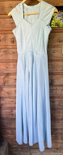 Robe faite par couturière des