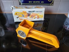 ANCIENNE RÂPE LÉGUME MOULI