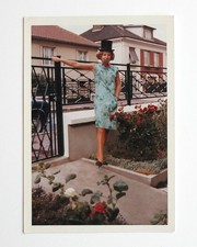 Femme élégante chapeau haut