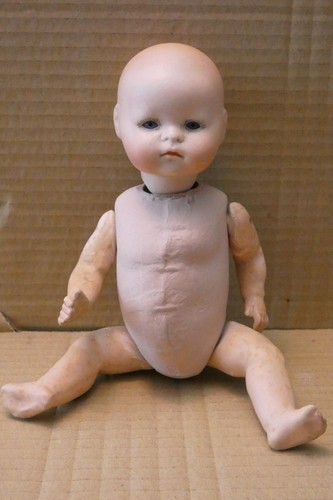 Bébé caractère petit