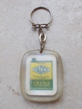 Ancien porte clefs clés vintage YACCO Bidon automobilia France 1960s