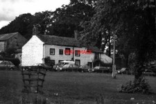 PHOTO  1985 THE 'FOUNTAINE' INN LINTON WHARFEDALE THE 'FOUNTAINE' FACES THE GREE